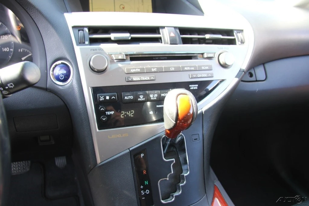 2010 Lexus RX 3rd Gen - Image 17 of 21