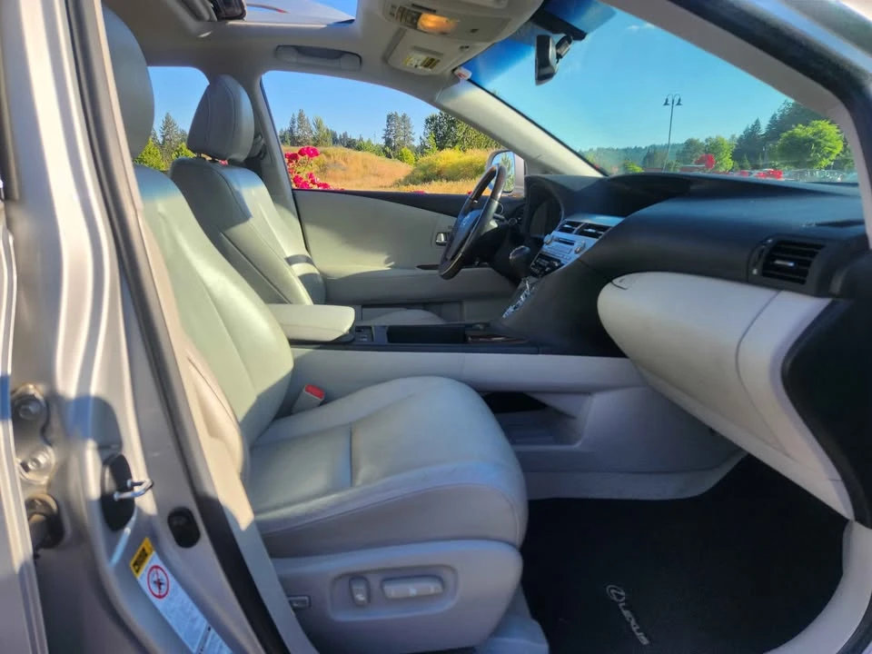 2010 Lexus RX 3rd Gen - Image 14 of 20