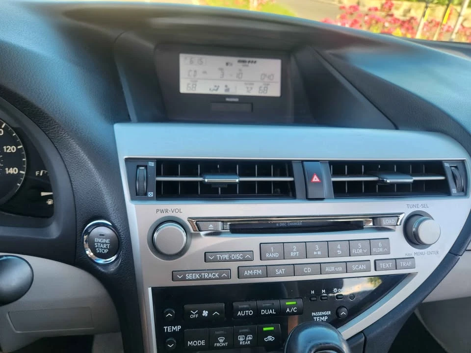 2010 Lexus RX 3rd Gen - Image 16 of 20