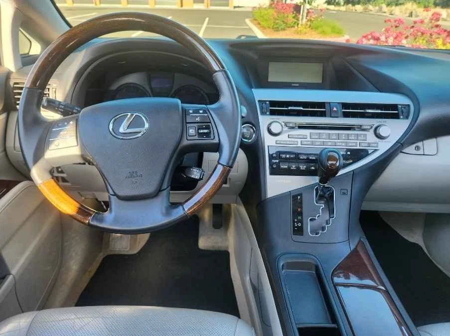 2010 Lexus RX 3rd Gen - Image 17 of 20