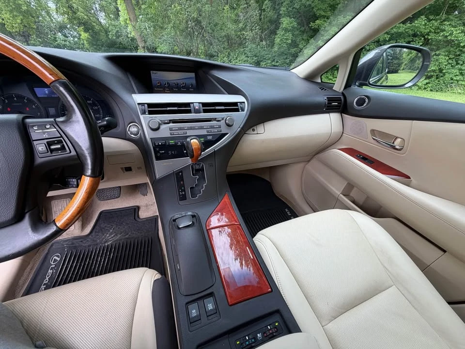2010 Lexus RX 3rd Gen - Image 7 of 10