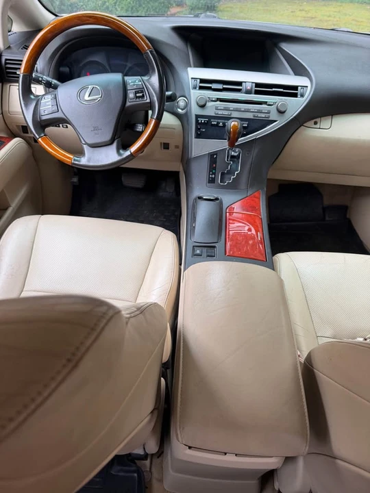 2010 Lexus RX 3rd Gen - Image 10 of 20