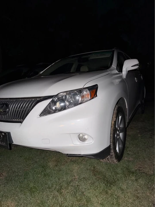 2010 Lexus RX 3rd Gen - Image 16 of 20
