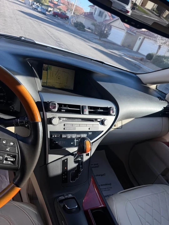 2010 Lexus RX 3rd Gen - Image 10 of 13