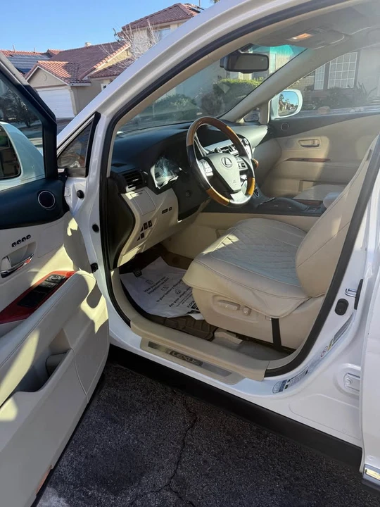 2010 Lexus RX 3rd Gen - Image 9 of 13