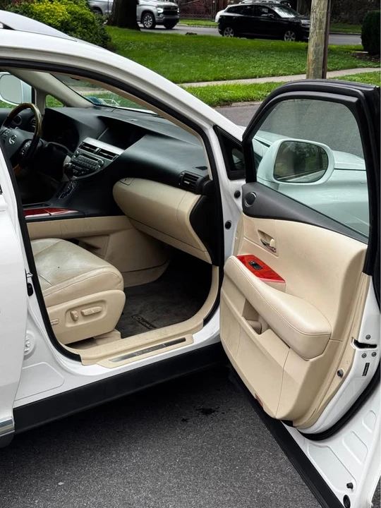 2010 Lexus RX 3rd Gen - Image 12 of 17