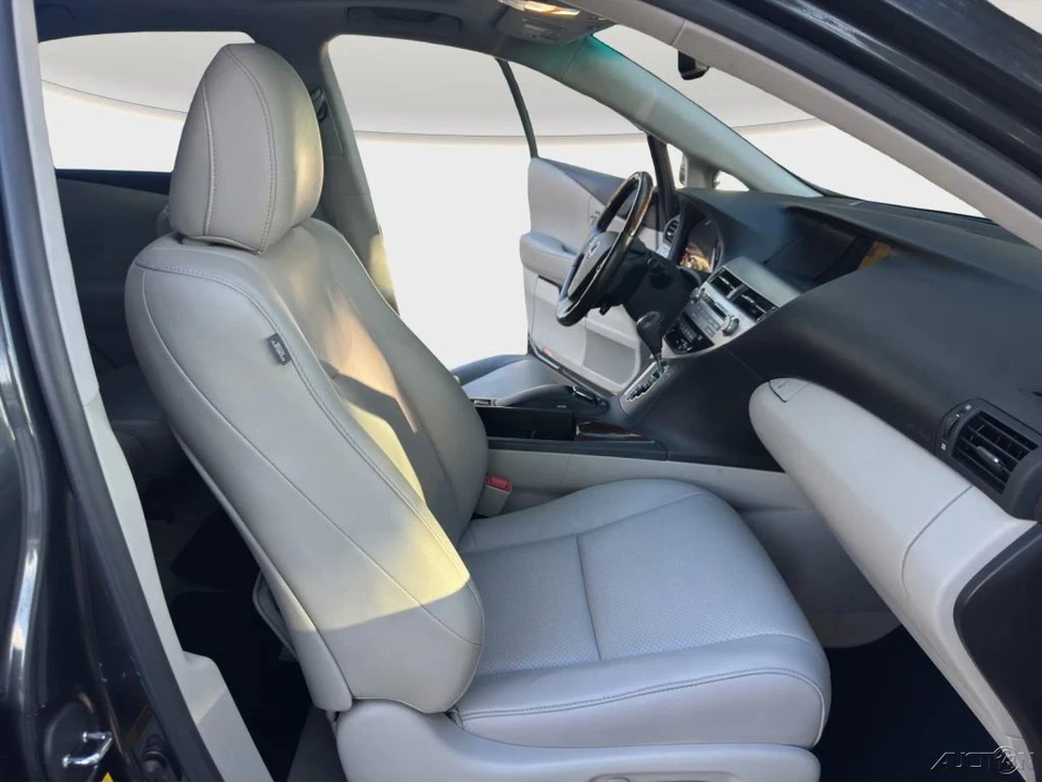2010 Lexus RX 3rd Gen - Image 19 of 21