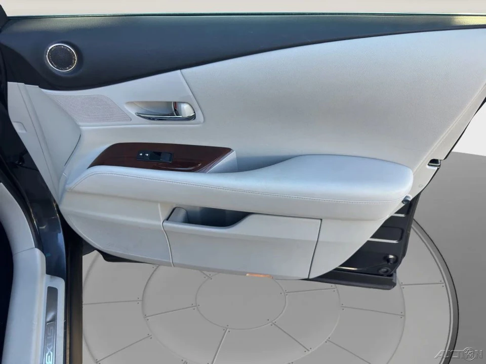 2010 Lexus RX 3rd Gen - Image 18 of 21
