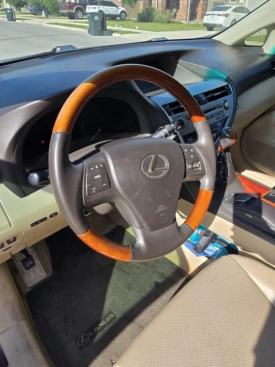 2010 Lexus RX 3rd Gen - Image 7 of 10
