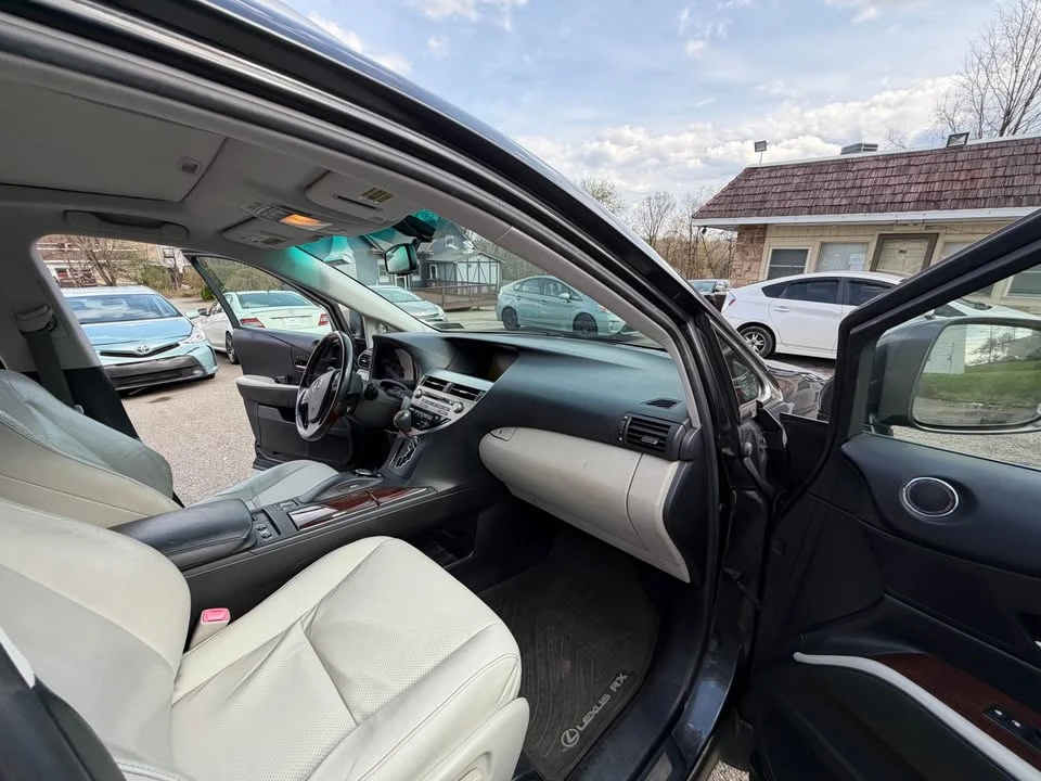 2010 Lexus RX 3rd Gen - Image 15 of 16