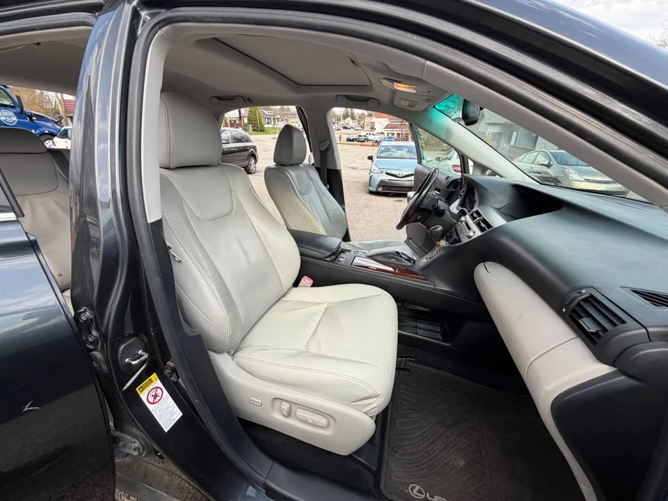 2010 Lexus RX 3rd Gen - Image 14 of 16