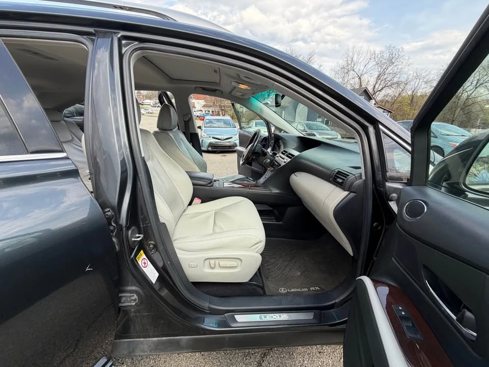 2010 Lexus RX 3rd Gen - Image 13 of 16