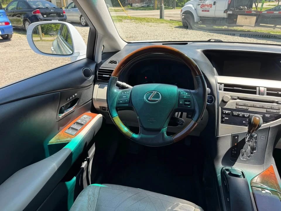 2010 Lexus RX 3rd Gen - Image 17 of 20
