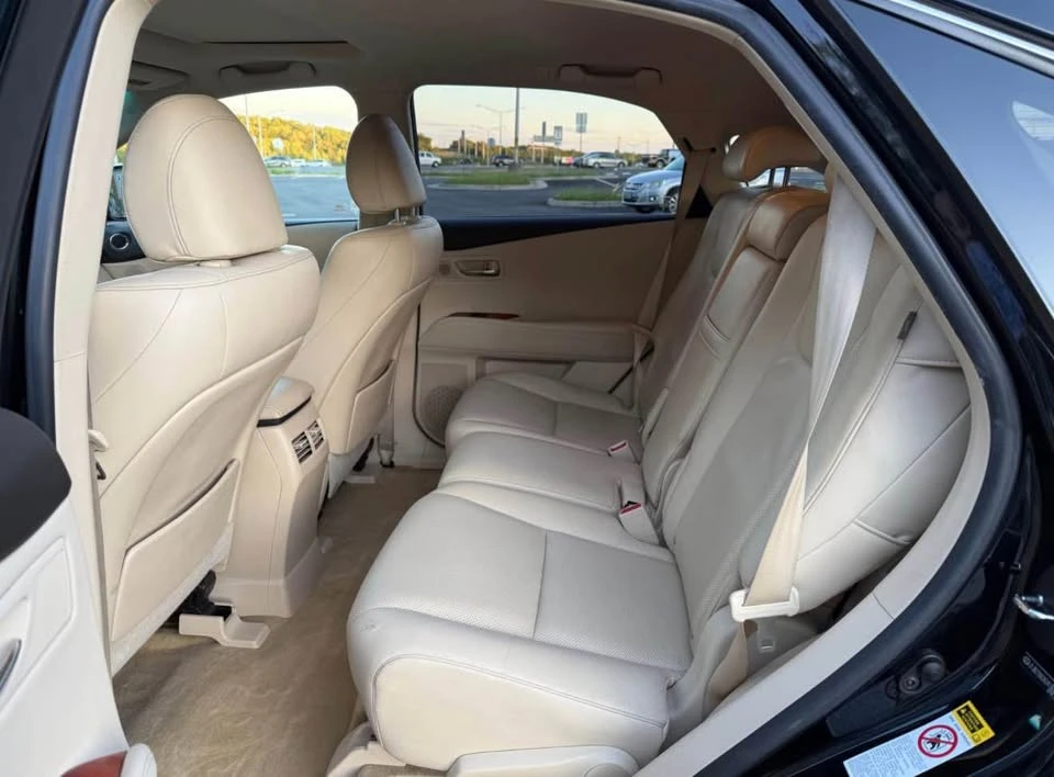 2010 Lexus RX 3rd Gen - Image 9 of 16