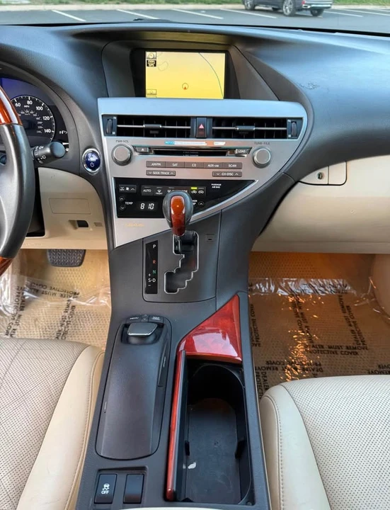 2010 Lexus RX 3rd Gen - Image 11 of 16