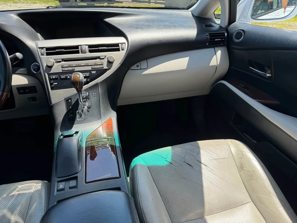 2010 Lexus RX 3rd Gen - Image 16 of 20