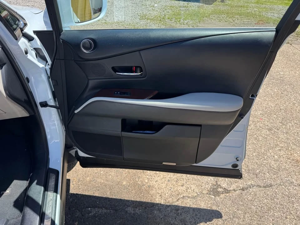 2010 Lexus RX 3rd Gen - Image 19 of 20