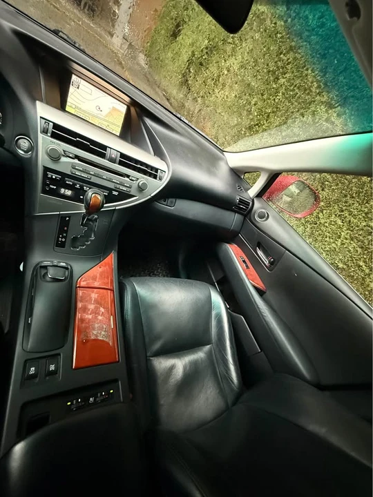 2010 Lexus RX 3rd Gen - Image 6 of 8