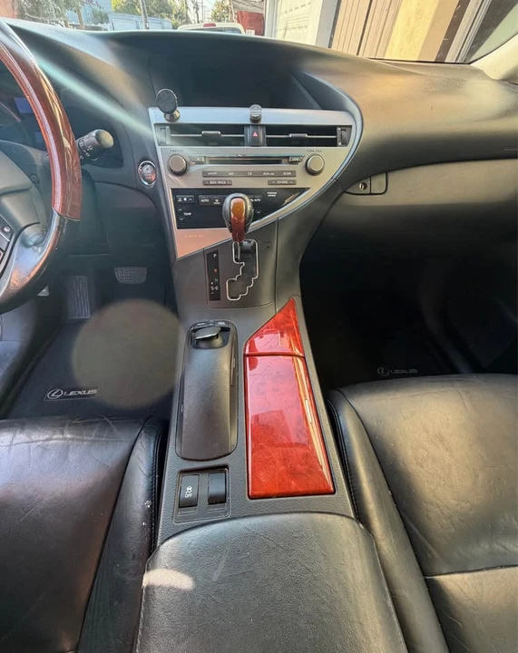 2010 Lexus RX 3rd Gen - Image 18 of 20