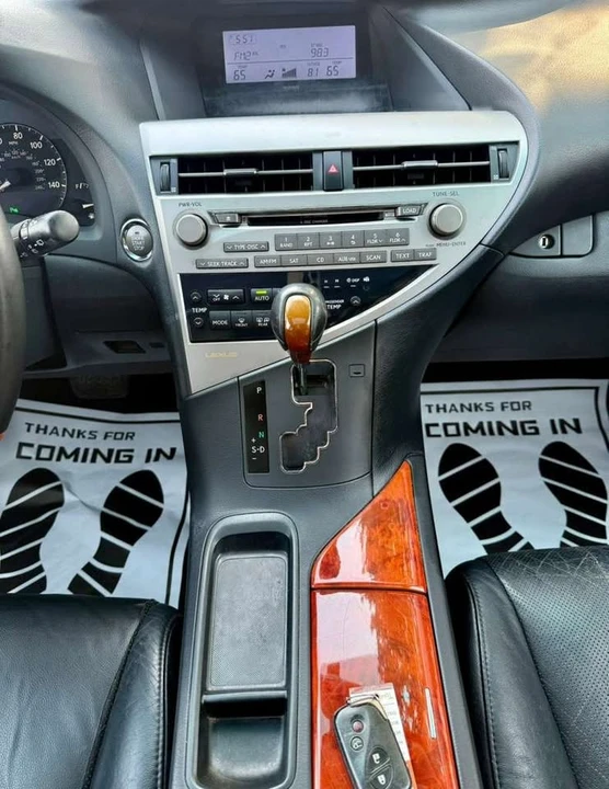 2010 Lexus RX 3rd Gen - Image 17 of 20