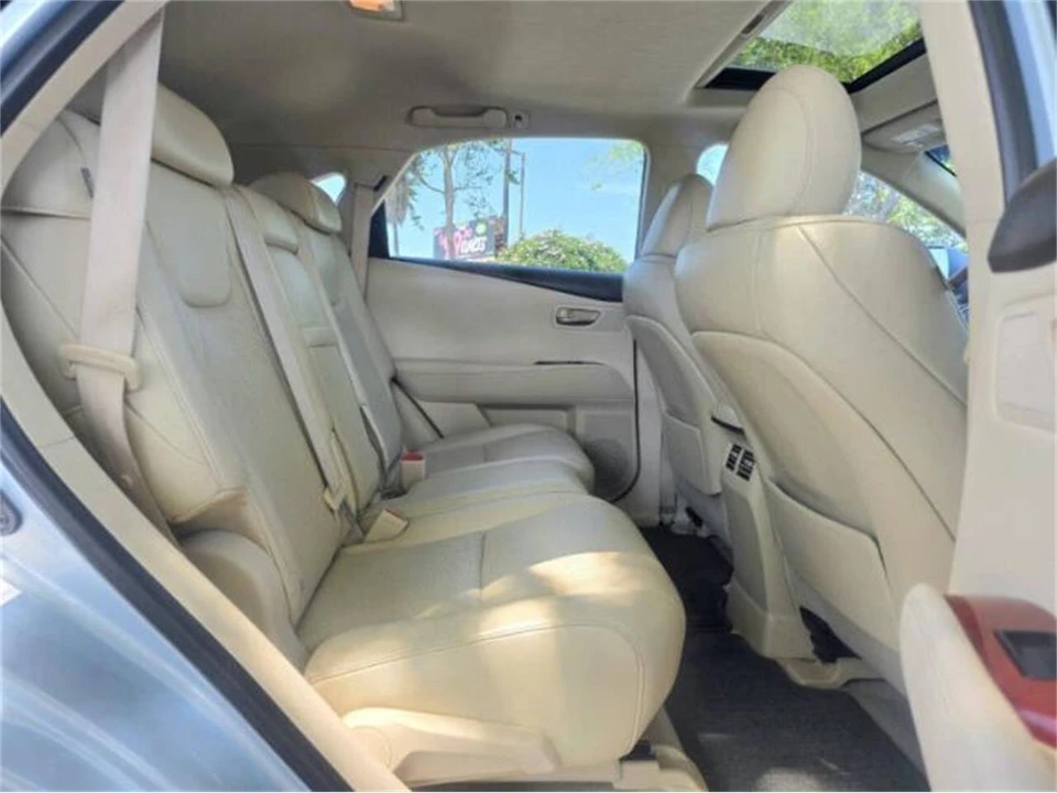 2010 Lexus RX 3rd Gen - Image 17 of 21