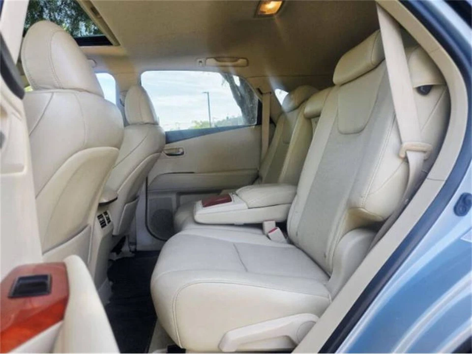 2010 Lexus RX 3rd Gen - Image 19 of 21
