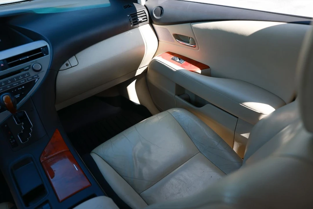 2010 Lexus RX 3rd Gen - Image 22 of 31