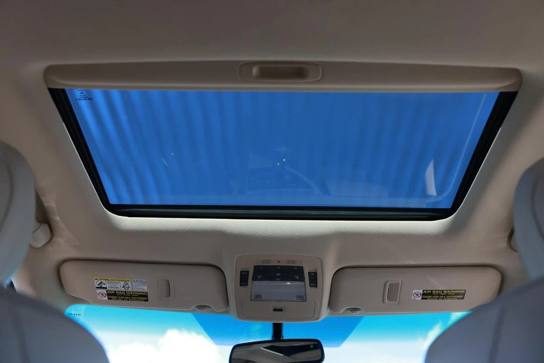 2010 Lexus RX 3rd Gen - Image 23 of 31