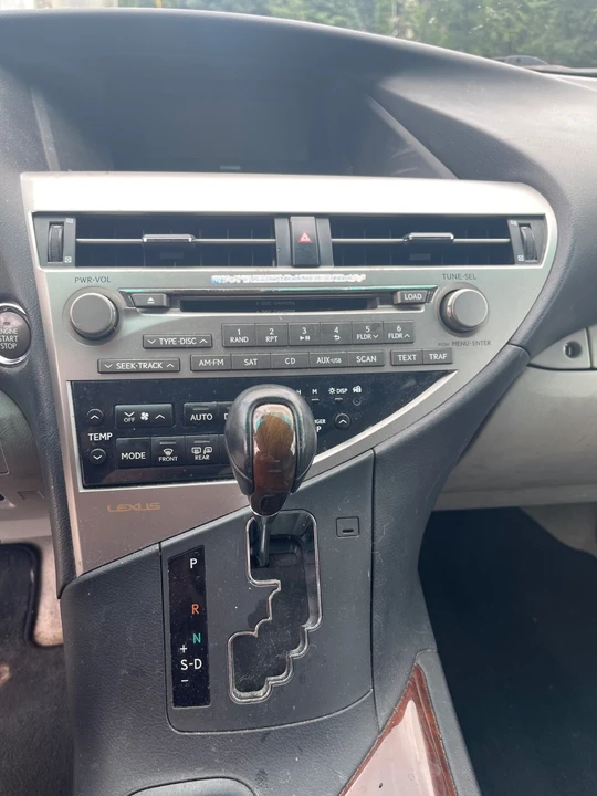 2010 Lexus RX 3rd Gen - Image 13 of 31