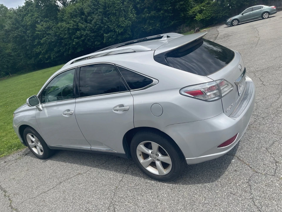 2010 Lexus RX 3rd Gen - Image 26 of 31