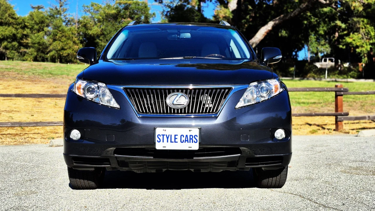 2010 Lexus RX 3rd Gen - Image 13 of 31