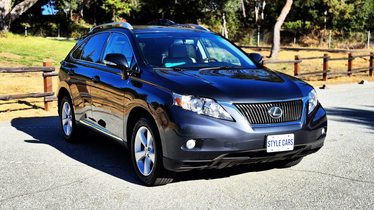 2010 Lexus RX 3rd Gen - Image 17 of 31