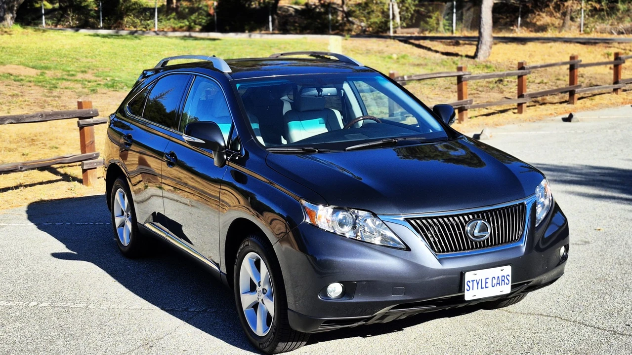 2010 Lexus RX 3rd Gen - Image 18 of 31