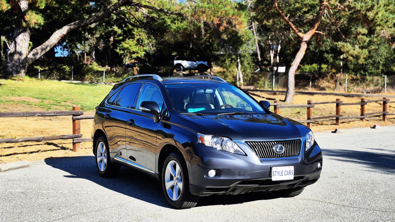 2010 Lexus RX 3rd Gen - Image 15 of 31