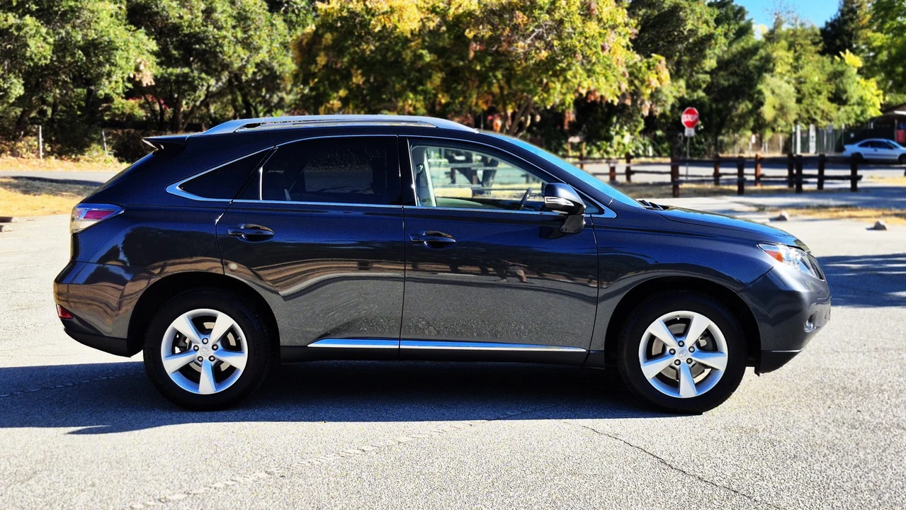 2010 Lexus RX 3rd Gen - Image 19 of 31