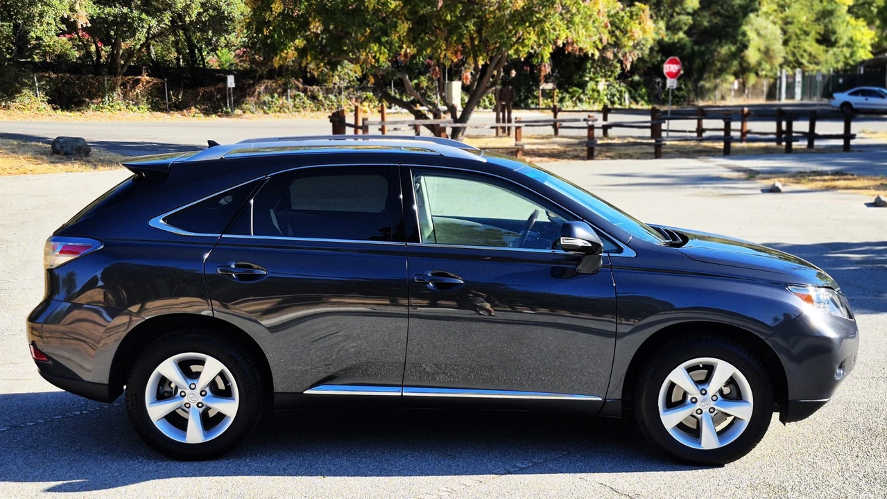 2010 Lexus RX 3rd Gen - Image 21 of 31