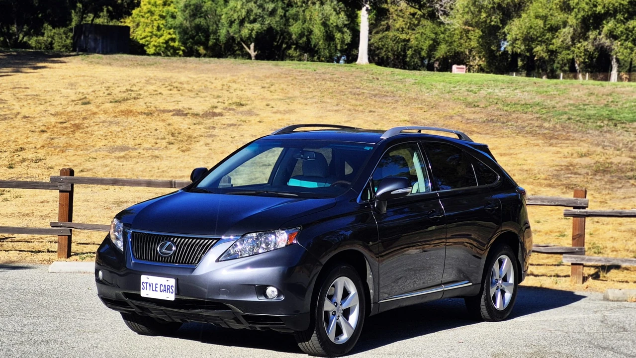 2010 Lexus RX 3rd Gen - Image 2 of 31