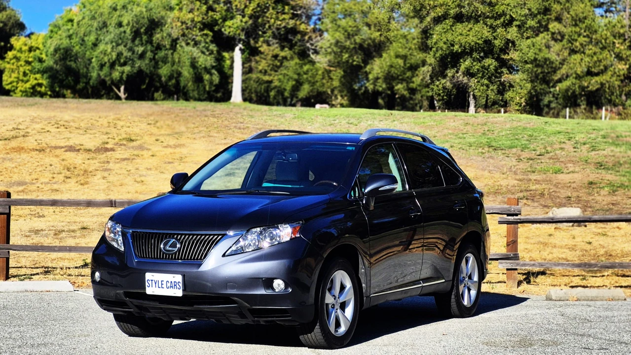 2010 Lexus RX 3rd Gen - Image 3 of 31