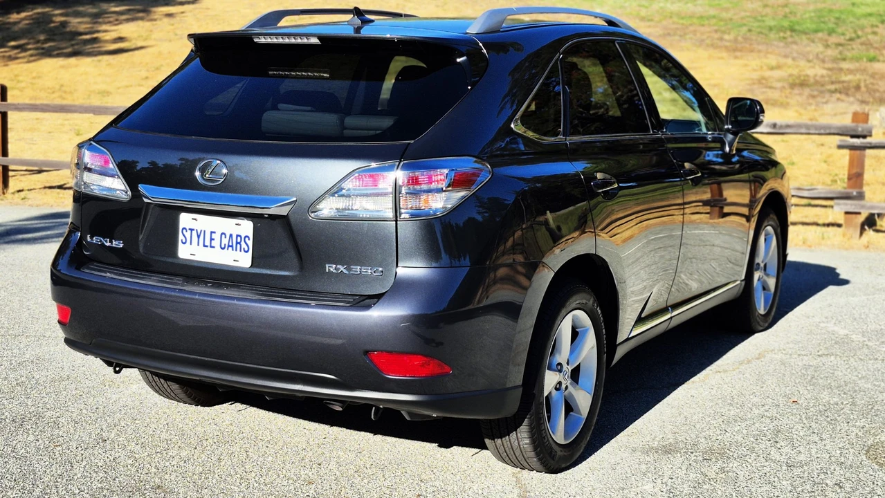2010 Lexus RX 3rd Gen - Image 23 of 31