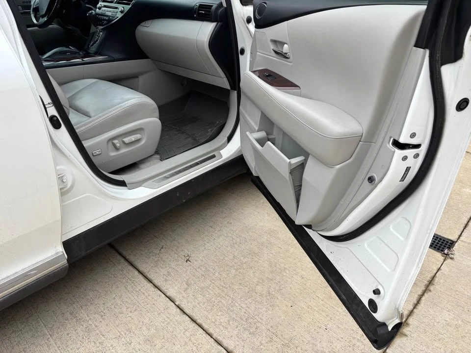 2010 Lexus RX 3rd Gen - Image 7 of 10