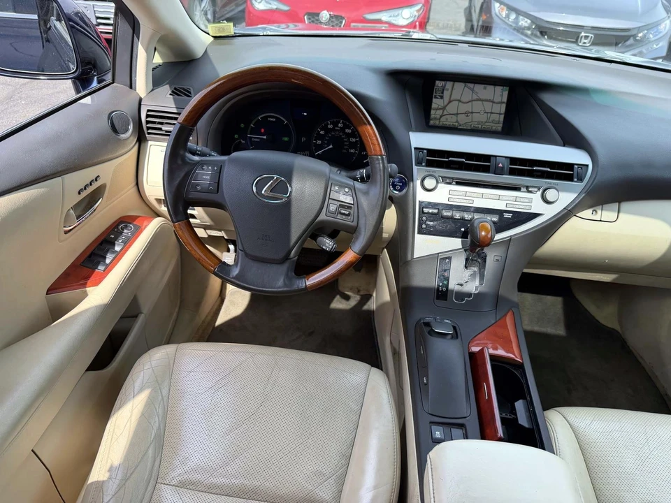 2010 Lexus RX 3rd Gen - Image 16 of 21