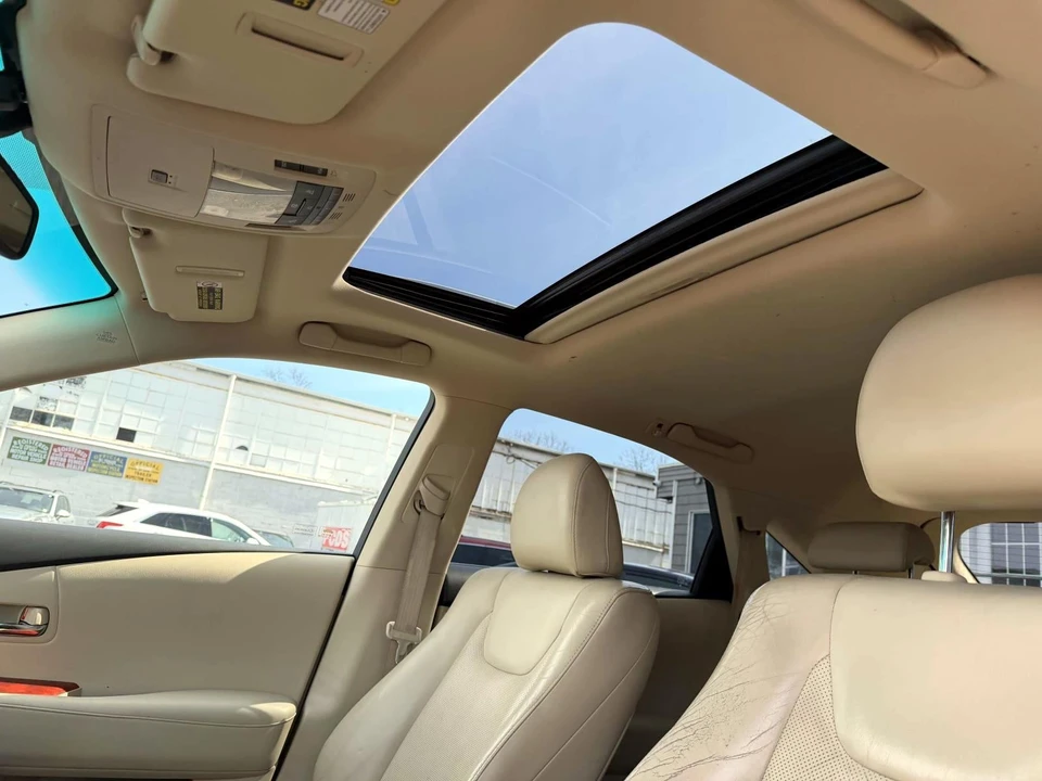 2010 Lexus RX 3rd Gen - Image 12 of 21