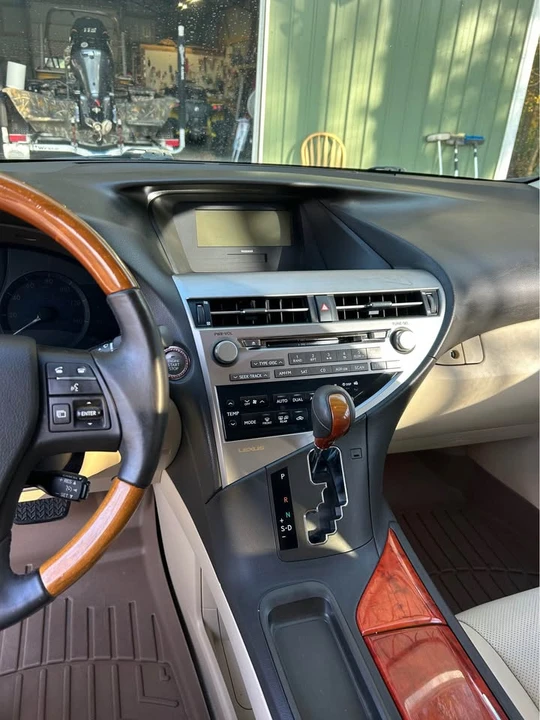 2010 Lexus RX 3rd Gen - Image 7 of 9