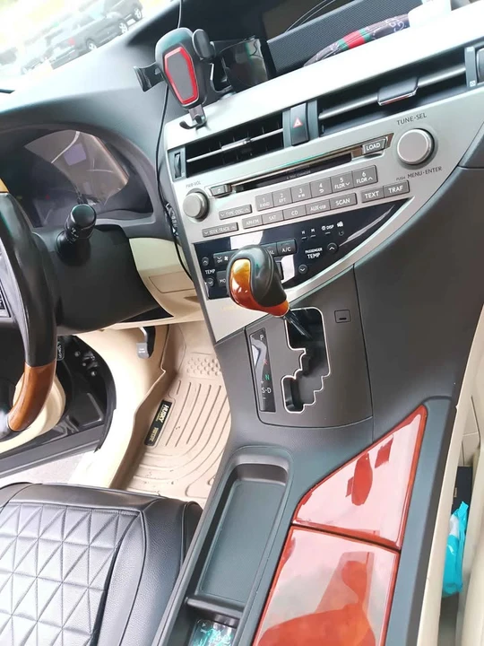 2010 Lexus RX 3rd Gen - Image 8 of 10