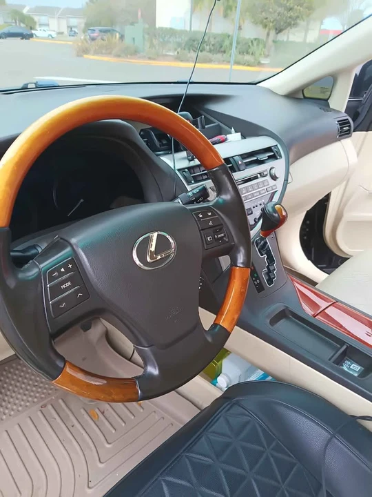 2010 Lexus RX 3rd Gen - Image 5 of 10