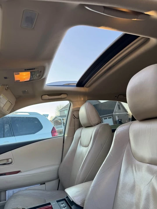 2010 Lexus RX 3rd Gen - Image 9 of 11
