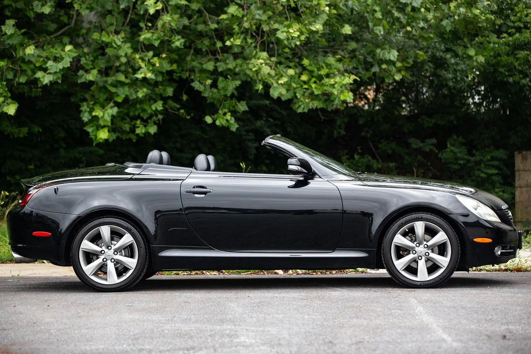 2010 Lexus SC430 - Image 3 of 31