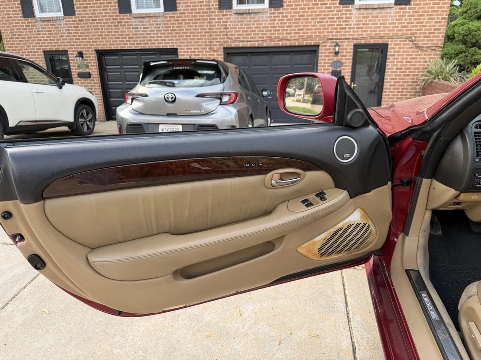 2010 Lexus SC430 - Image 12 of 15