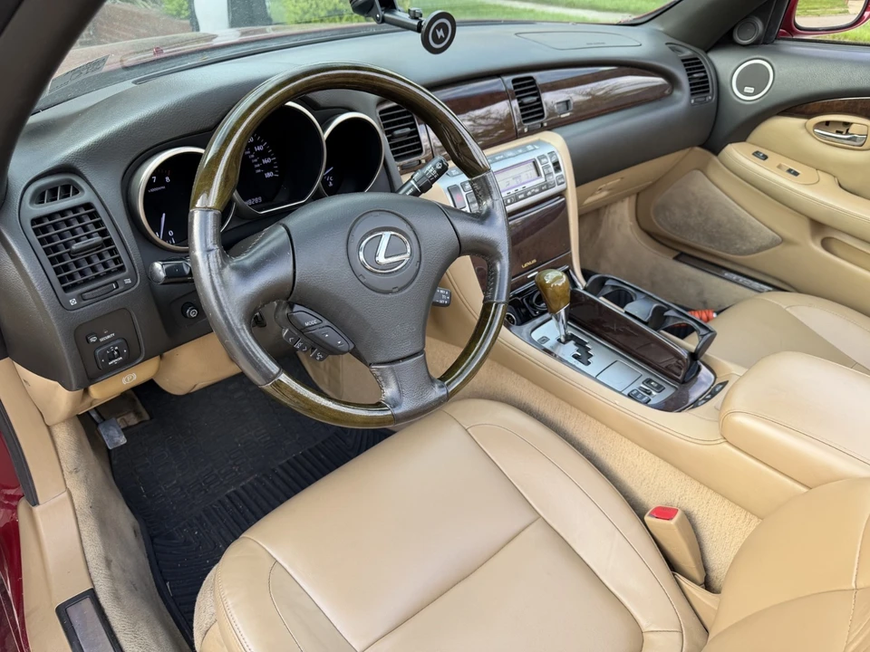2010 Lexus SC430 - Image 11 of 15