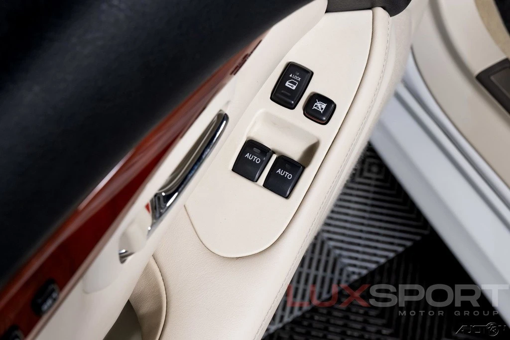 2010 Lexus SC430 - Image 19 of 21
